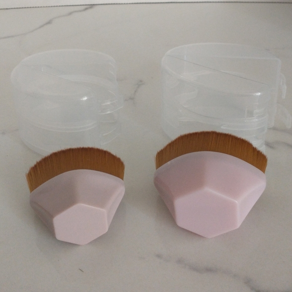 New Trendy Flawless Kabuki Makeup Brush Set - One of Each Size with Case - Picture 7 of 11